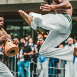 Capoeira: une démonstration entre sport, musique et discipline: La présence de la capoeira donne à l'événement une dimension différente de la simple récréation. Selon Charente Libre, cette pratique a été intégrée à la programmation, offrant aux enfants un aperçu d - illustration