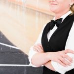 Comment les hôtels et restaurants français choisissent les tenues de leur personnel
